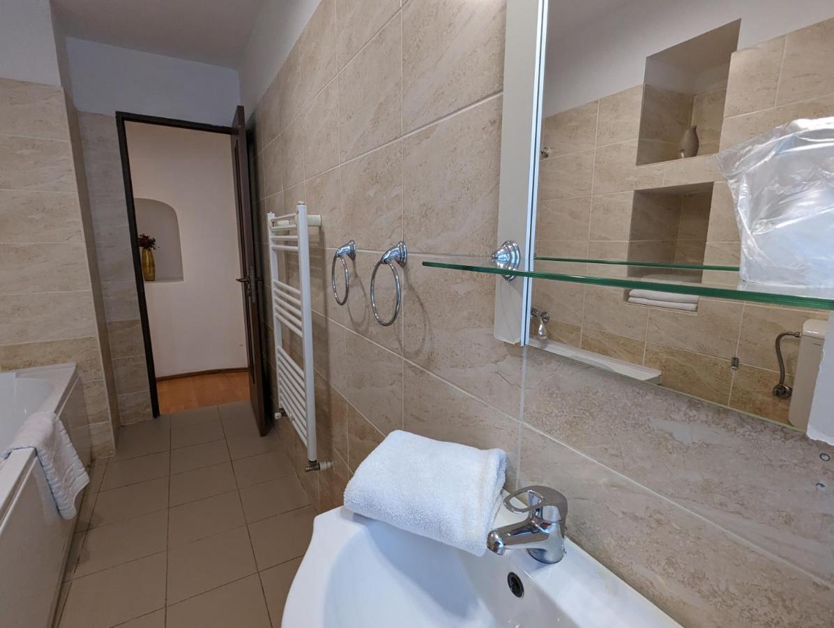 Key Apartments In Main Square Braşov Eksteriør bilde