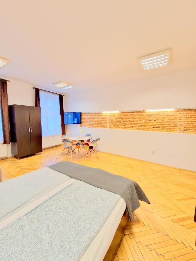 Key Apartments In Main Square Braşov Eksteriør bilde